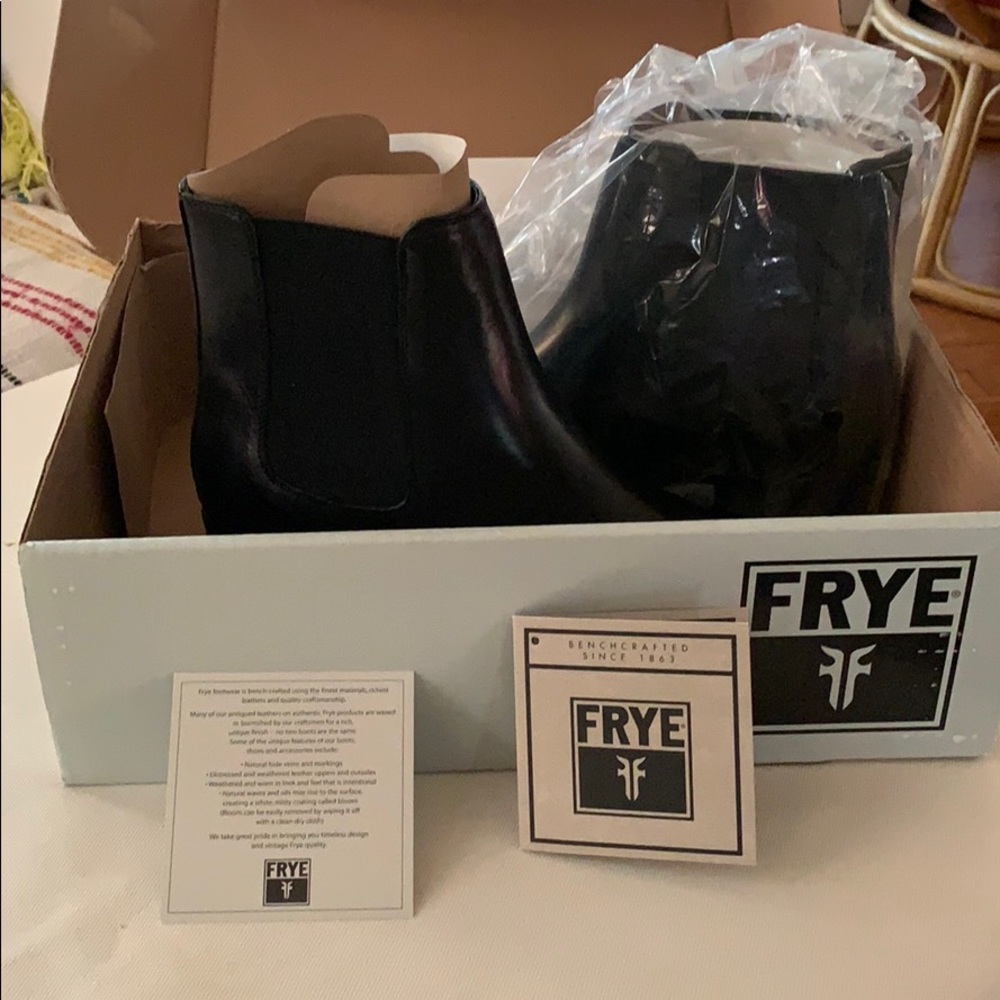 NWT Frye black Chelsea boots